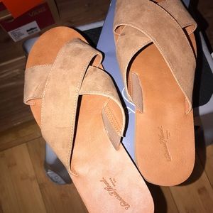 Universal Thread Sandals size 8